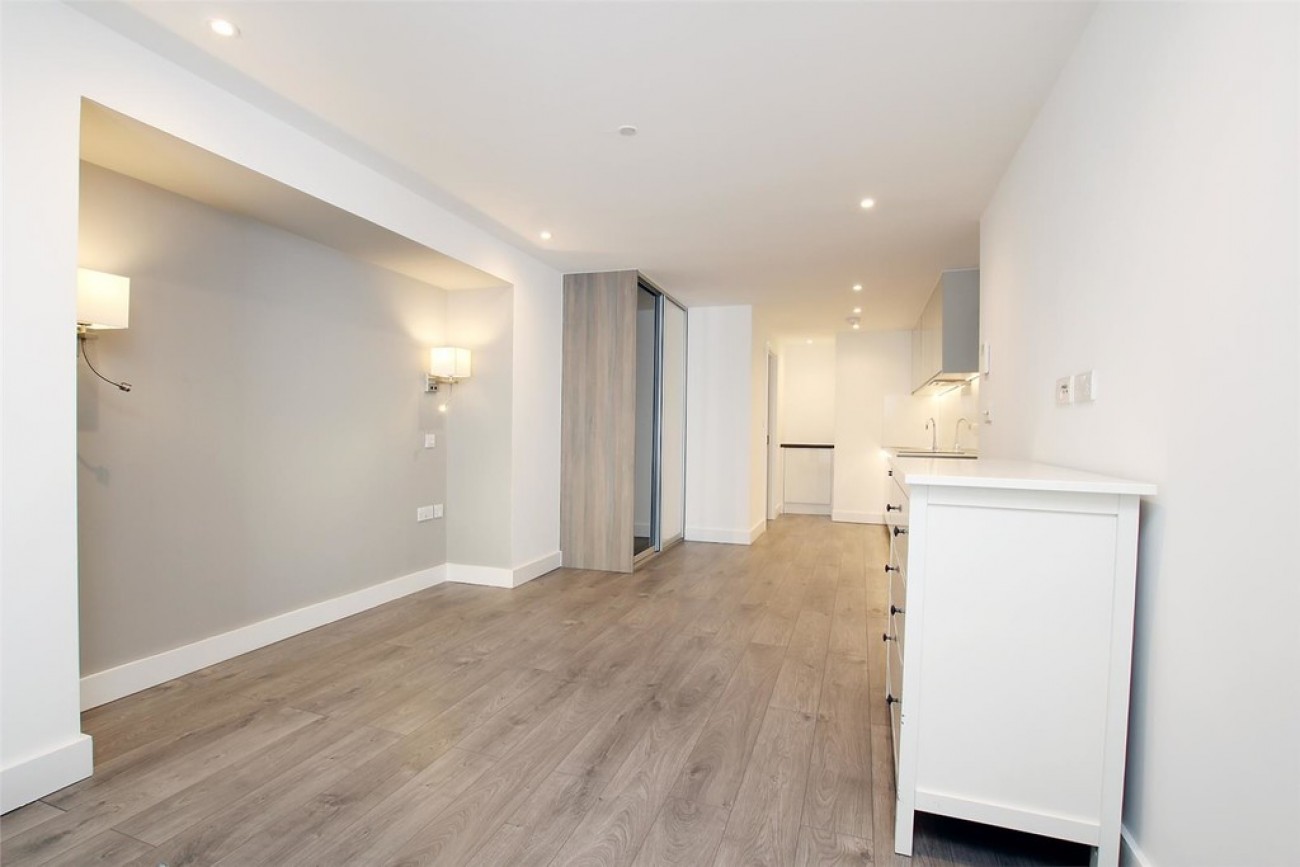 Images for Commercial Road, London EAID:6a0eb5e1f7ec2ab39e5f31507930d009 BID:1