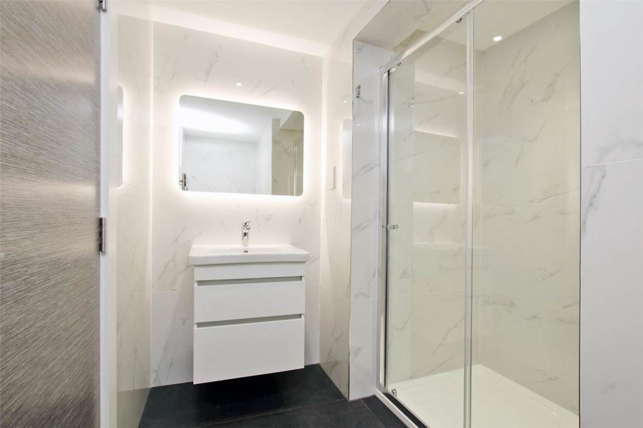 Images for Commercial Road, London EAID:6a0eb5e1f7ec2ab39e5f31507930d009 BID:1