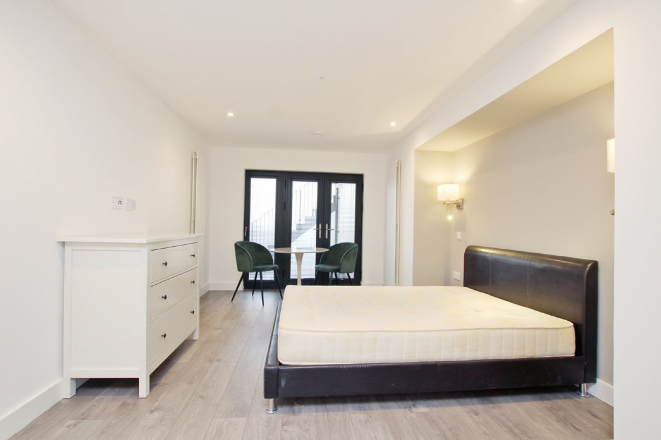 Images for Commercial Road, London EAID:6a0eb5e1f7ec2ab39e5f31507930d009 BID:1