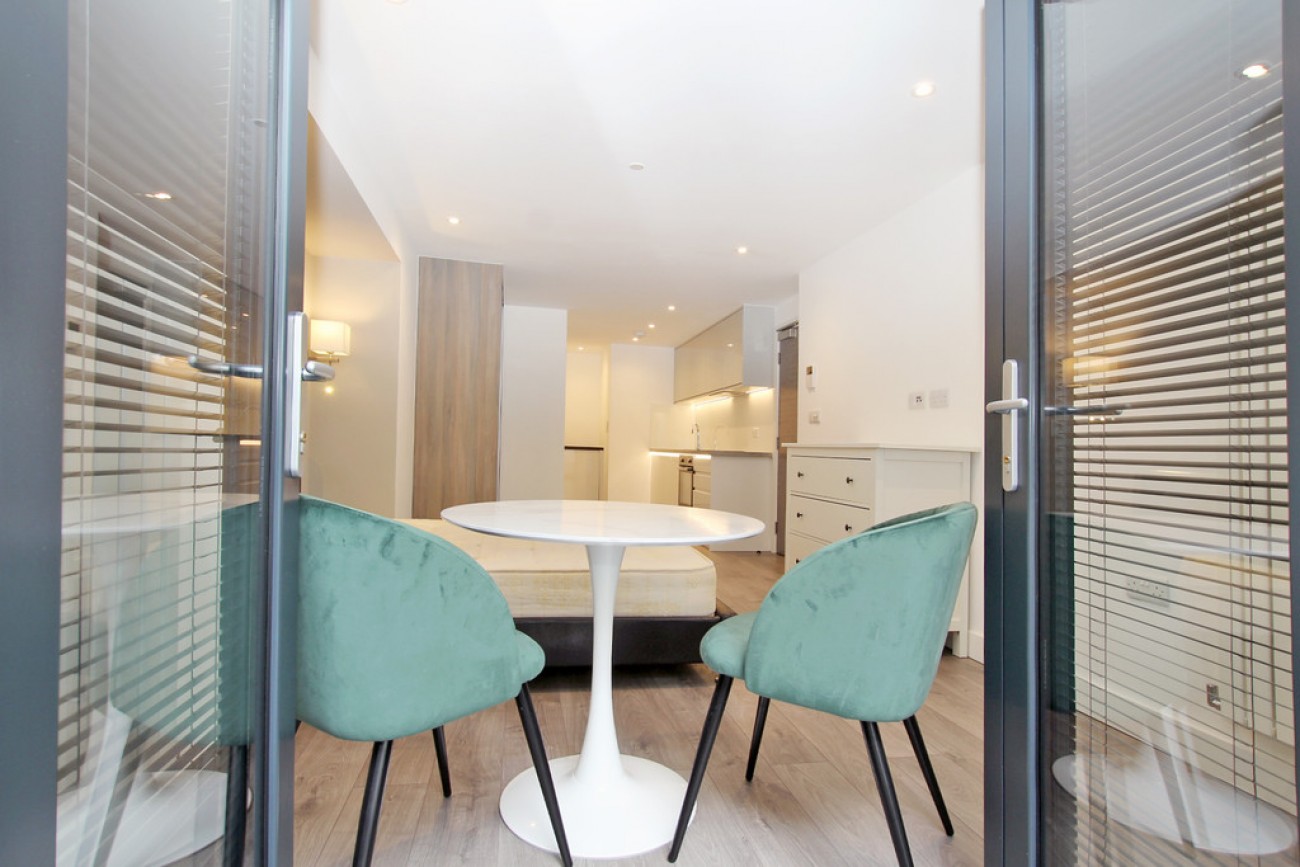 Images for Commercial Road, London EAID:6a0eb5e1f7ec2ab39e5f31507930d009 BID:1
