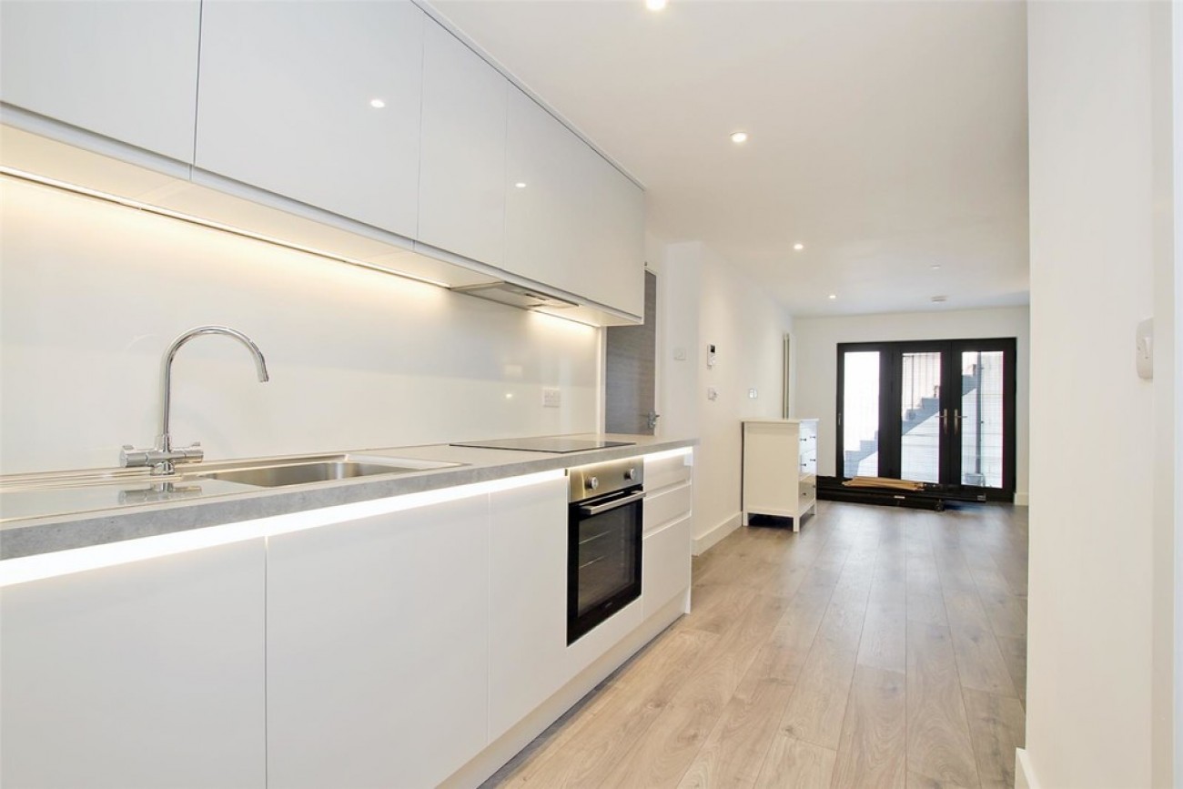 Images for Commercial Road, London EAID:6a0eb5e1f7ec2ab39e5f31507930d009 BID:1