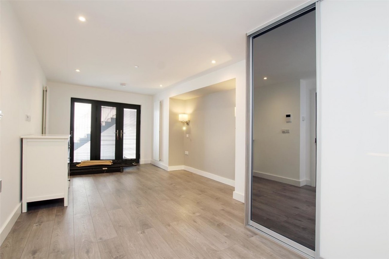 Images for Commercial Road, London EAID:6a0eb5e1f7ec2ab39e5f31507930d009 BID:1