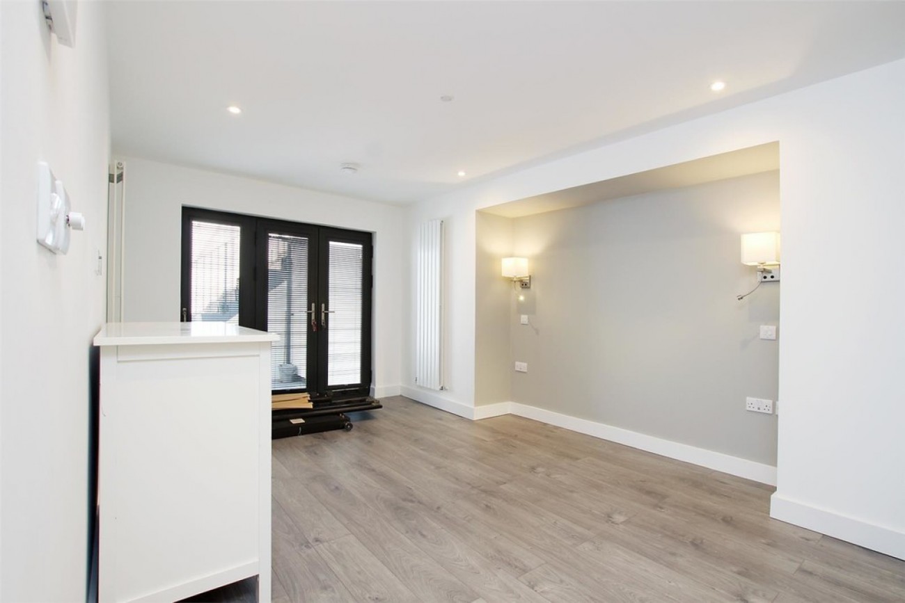 Images for Commercial Road, London EAID:6a0eb5e1f7ec2ab39e5f31507930d009 BID:1
