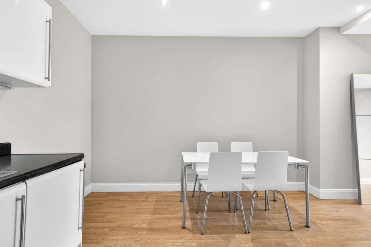 Images for Commercial Road, London EAID:6a0eb5e1f7ec2ab39e5f31507930d009 BID:1