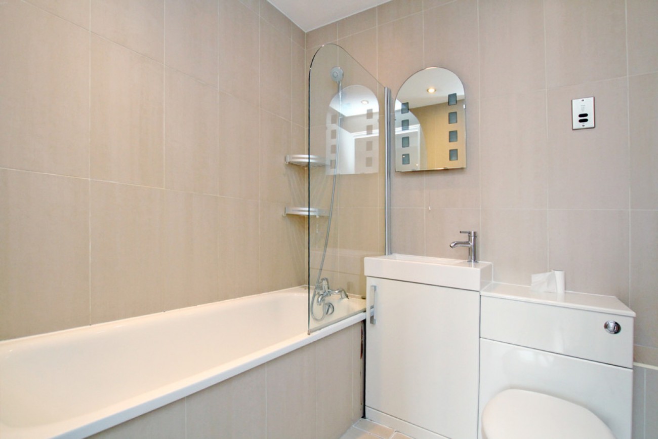 Images for Commercial Road, London EAID:6a0eb5e1f7ec2ab39e5f31507930d009 BID:1