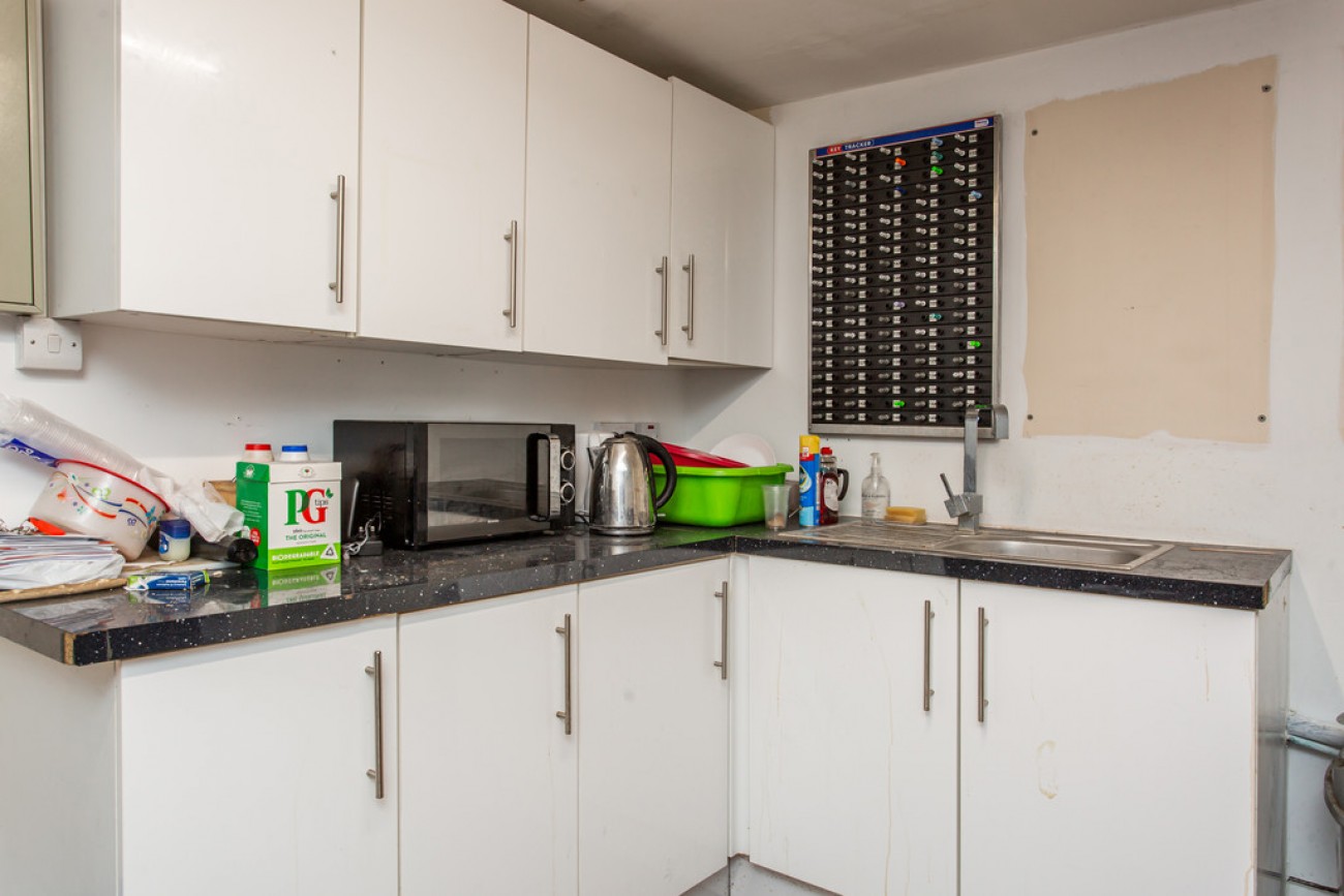 Images for Commercial Road, London EAID:6a0eb5e1f7ec2ab39e5f31507930d009 BID:1