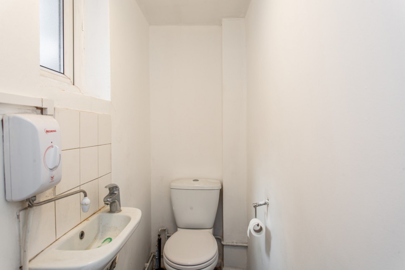 Images for Commercial Road, London EAID:6a0eb5e1f7ec2ab39e5f31507930d009 BID:1