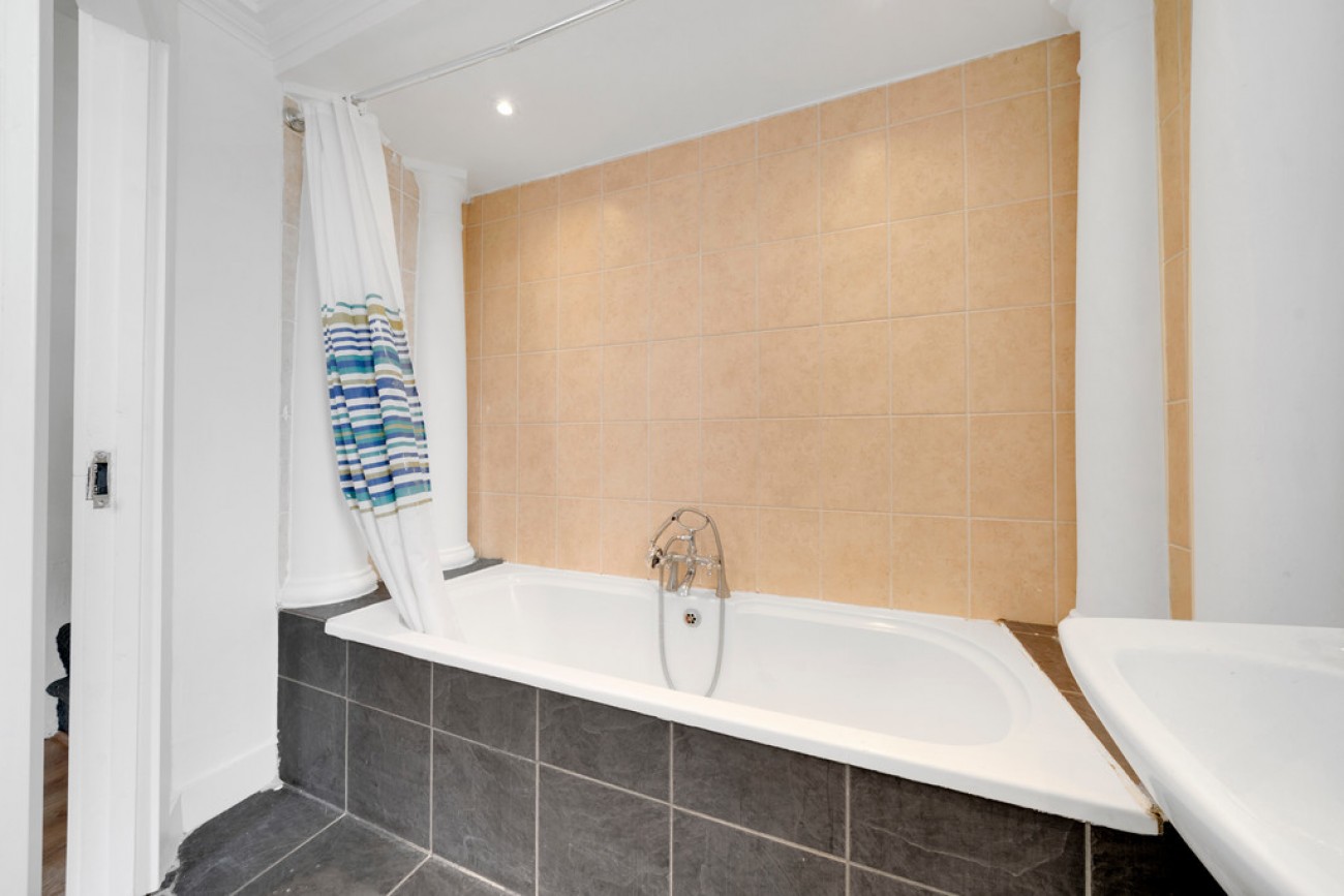 Images for Wood Lane, Dagenham, Essex EAID:6a0eb5e1f7ec2ab39e5f31507930d009 BID:1