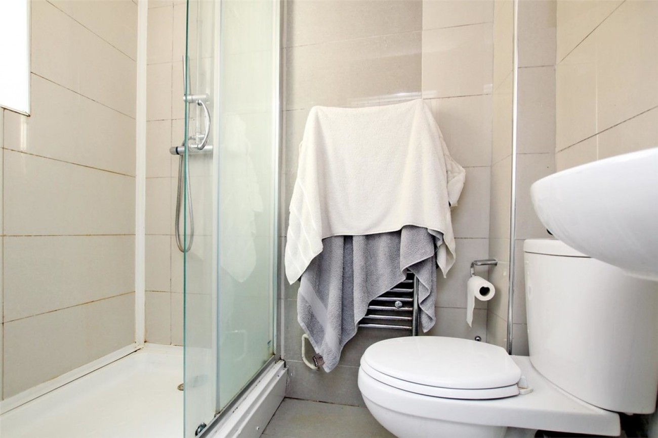 Images for Commercial Road, London EAID:6a0eb5e1f7ec2ab39e5f31507930d009 BID:2