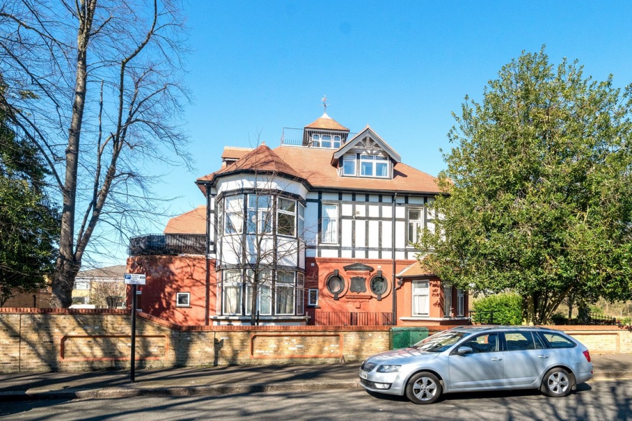 Images for Whipps Cross Road EAID:6a0eb5e1f7ec2ab39e5f31507930d009 BID:2