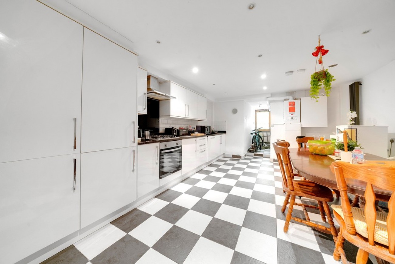 Images for Whipps Cross Road, London EAID:6a0eb5e1f7ec2ab39e5f31507930d009 BID:2