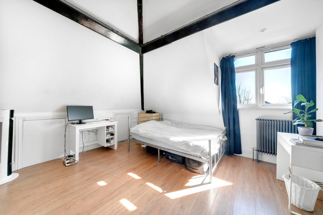 Images for Whipps Cross Road, London EAID:6a0eb5e1f7ec2ab39e5f31507930d009 BID:2