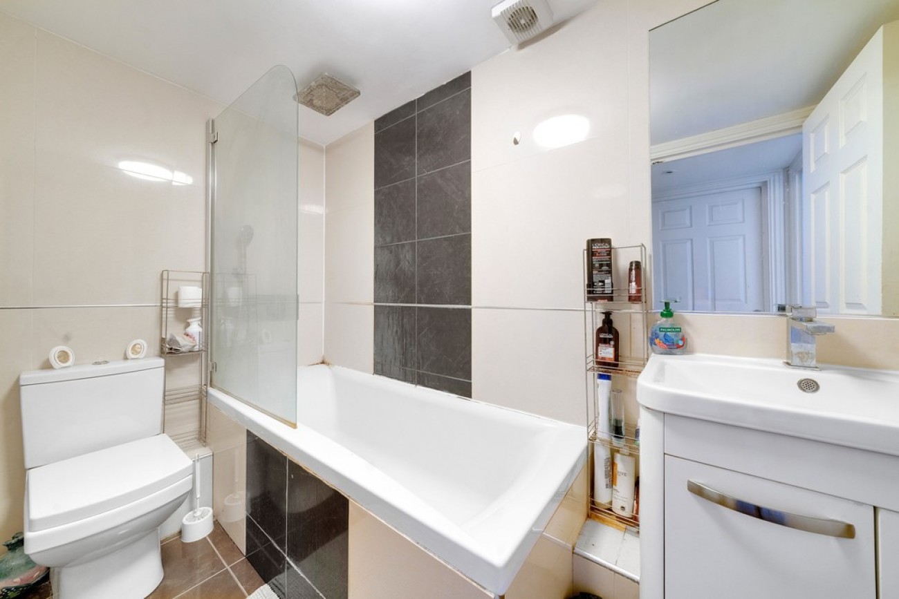 Images for Whipps Cross Road, London EAID:6a0eb5e1f7ec2ab39e5f31507930d009 BID:2