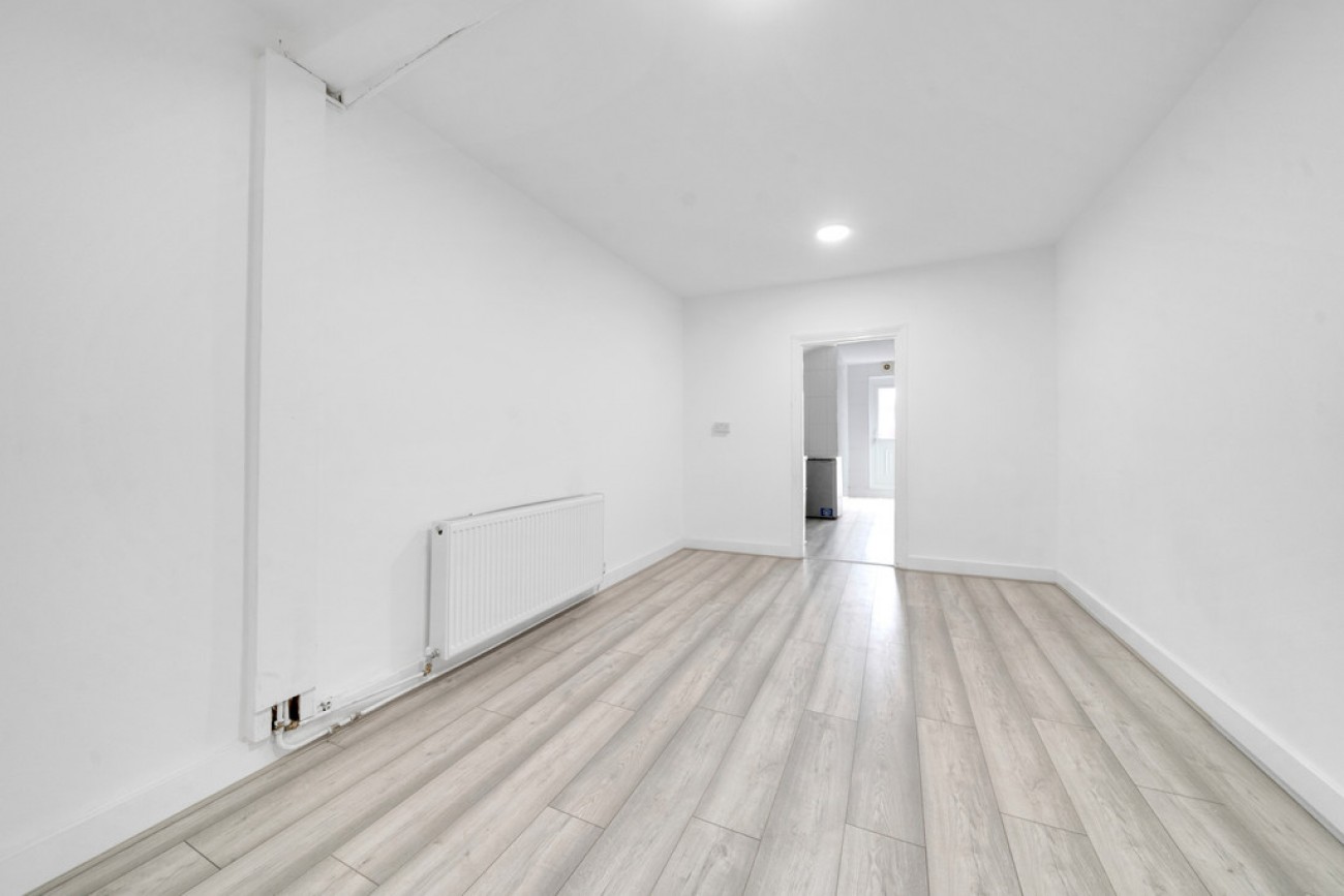 Images for Barking Road, London, E6 EAID:6a0eb5e1f7ec2ab39e5f31507930d009 BID:1